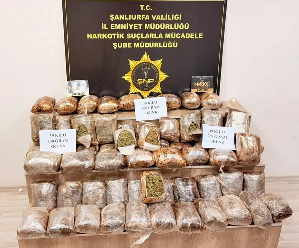 yolcu-otobusunde-39-kilo-700-gram-skunk-ele-gecirildi-1790689466515.jpg