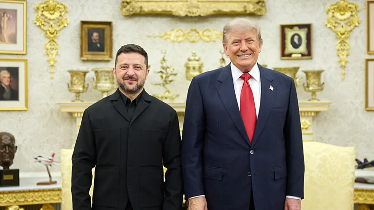 ABD Başkanı Donald Trump ve Ukrayna Devlet Başkanı Vladimir Zelenskiy Beyaz Saray'da görüşürken.