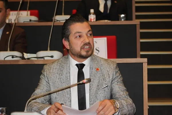 chpdeki-istifa-dalgasina-meclis-uyeleri-de-katildi-sile-ve-umraniyede-chpden-istifalar-geldi-1784878293646.jpg