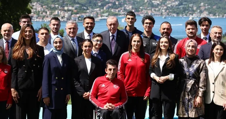Başkan Erdoğan gençlerle buluştu: Türkiye’nin en büyük umudu sizlersiniz!