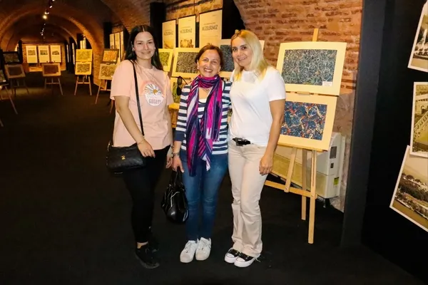 tarihi-okulun-ogrencilerinden-ilk-ebru-sergisi-1655648943840.jpg