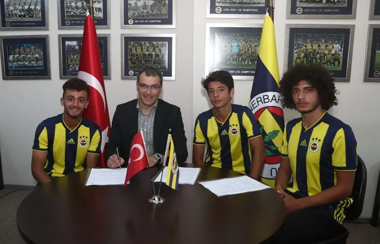 Fenerbahçe 3 gençle sözleşme imzaladı