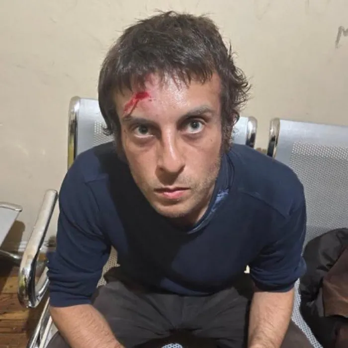 İstanbul’da dehşet anları! Saldırgan polis memurunu boynundan bıçakladı