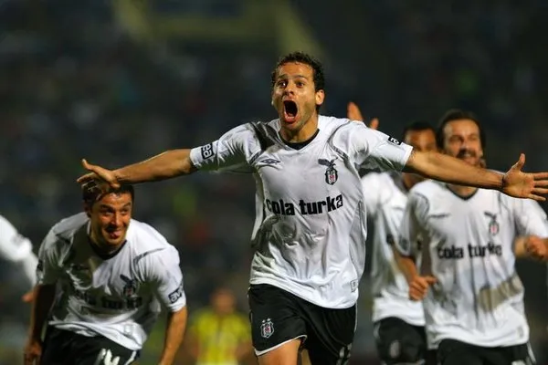 Kartal kupaya böyle uzandı