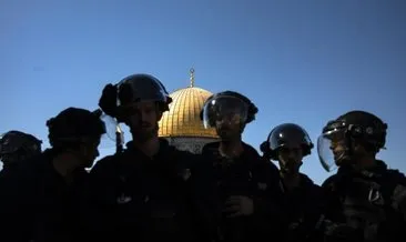 Fanatik Yahudiler İsrail polisi korumasında Mescid-i Aksa’ya baskın düzenledi