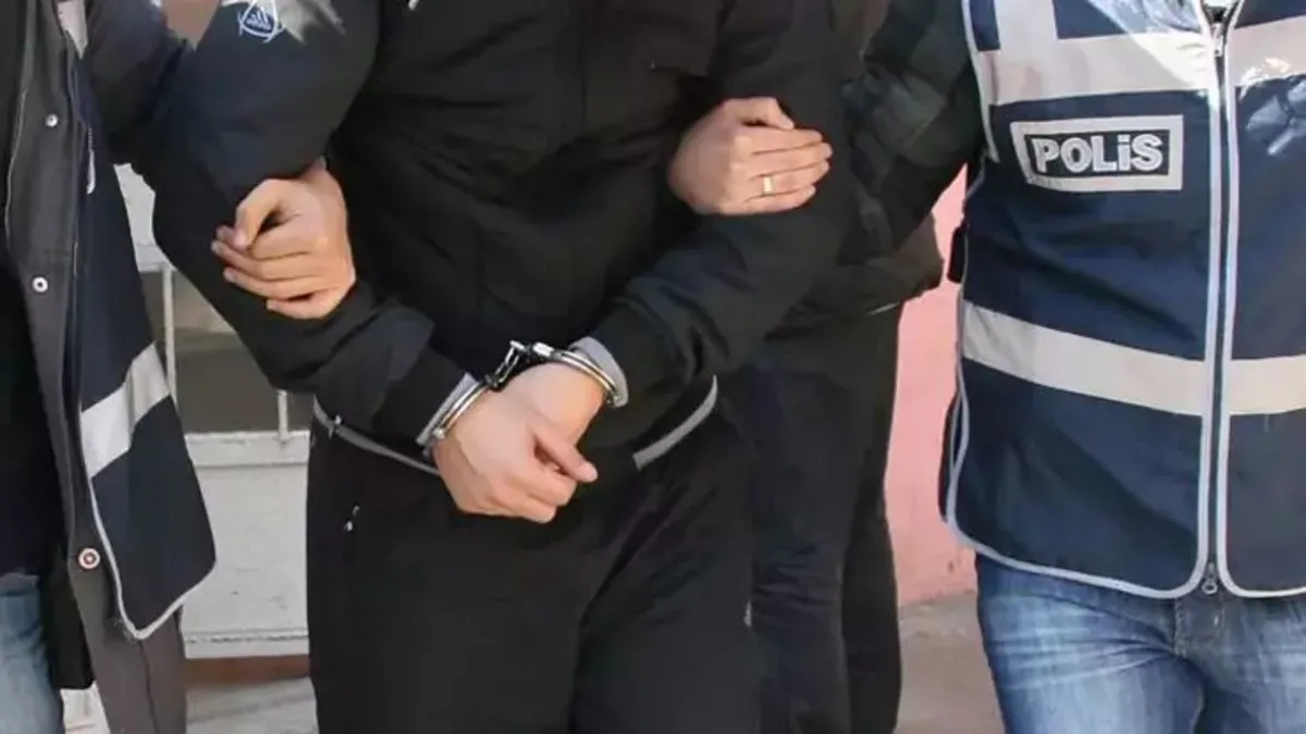 FETÖ’nün akademisyen yapılanmasına darbe: 2 tutuklama FETÖ’nün akademisyen yapılanmasına darbe: 2 tutuklama