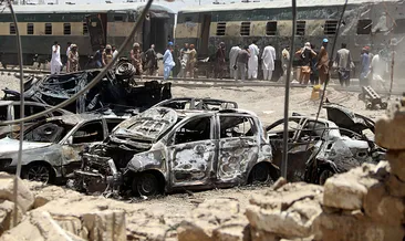 Pakistan’da askeri personel taşıyan trene patlayıcı yüklü araçla saldırı: 23 ölü
