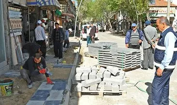 Turan Özdemir Caddesinde kaldırımlar yenileniyor