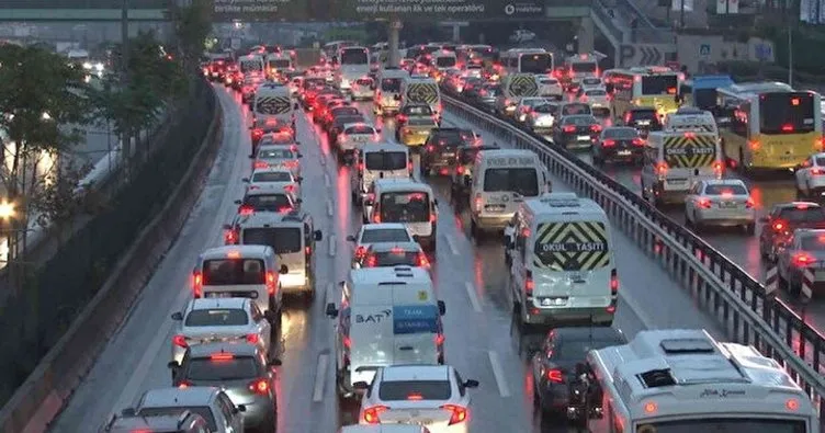 Son dakika: İstanbul’da kar yağışı trafik yoğunluğuna neden oldu! Yüzde 71’i geçti