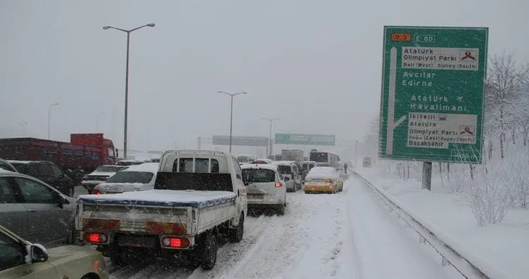 İstanbulluların kar çilesi