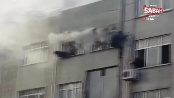 İstanbul'da kabus anları! Yangından kaçmak isteyen vatandaş yan binanın penceresine geçti!