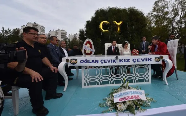 Antalya'da evlenen polis çiftin ilginç hikayesi
