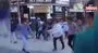 Sosyal mesafeyi unuttular, birbirlerine girdiler. O anlar kamerada | Video