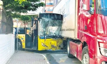 İETT otobüsü ile TIR çarpıştı: 3 yaralı