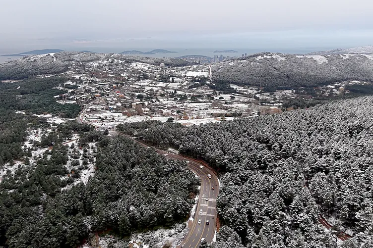 Meteoroloji ve Valilikten peş peşe uyarılar! İstanbul için kar alarmı: Bu ilçelerde yaşayanlar dikkat