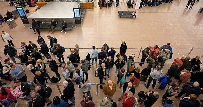Rehine krizinin yaşandığı Hamburg Havalimanı’nda uçuşlar normale döndü Rehine krizinin yaşandığı Hamburg Havalimanı’nda uçuşlar normale döndü