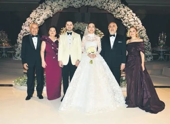 Başından iki evlilik geçen ünlü piyanist yeniden aşık oldu! Bakın hangi ünlünün kızına gönlünü kaptırdı