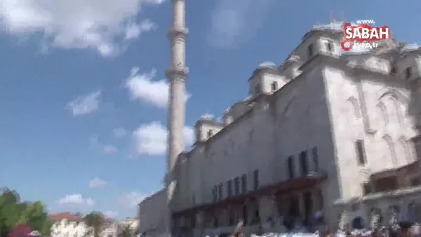 Fatih'te Mahmut Ustaosmanoğlu cenazesi: Binlerce kişi camiye akın etti
