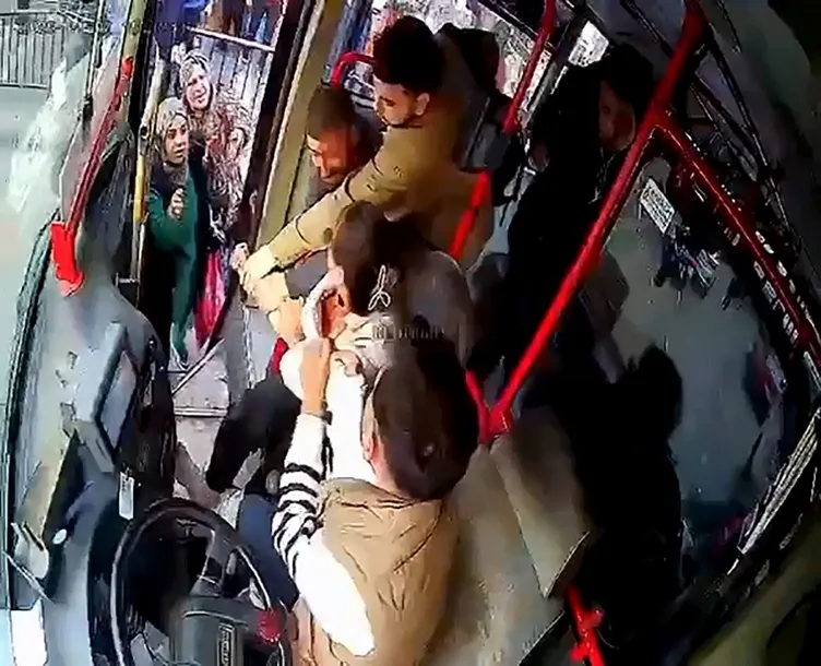 Otobüste dehşet saçtı: Şoför koltuğundaki kocasını önce ısırdı sonra bıçakladı! Kimse ne olduğunu anlayamadı