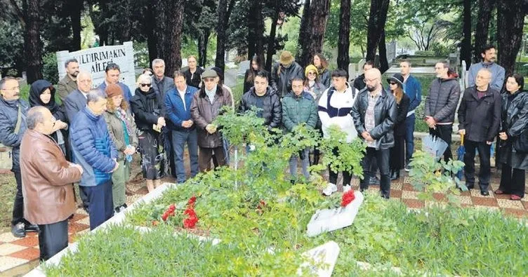 Mezarı başında anıldı