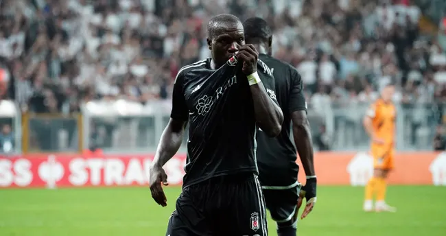 Aboubakar, Avrupa’da Oktay Derelioğlu’nun 25 yıllık rekorunun peşinde Aboubakar, Avrupa’da Oktay Derelioğlu’nun 25 yıllık rekorunun peşinde
