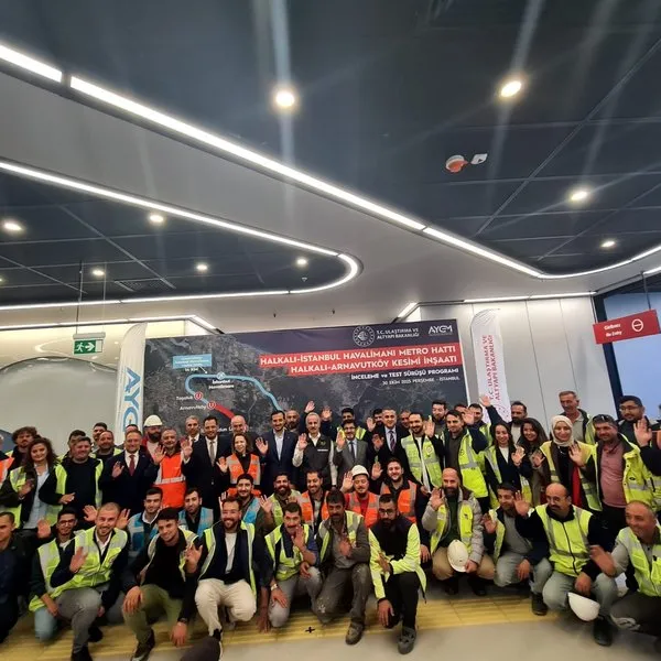 ulastirma-ve-altyapi-bakani-abdulkadir-uraloglu-istanbulda-halkali-istanbul-havalimani-metro-hattinda-inceleme-1761833970290.jpg