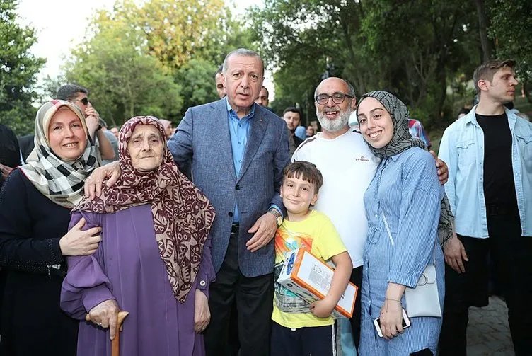 BaÅkan ErdoÄan, NakkaÅtepe Millet Bahçesi'ni gezdi vatandaÅlarla sohbet etti