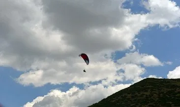 Bingöl’de bin 800 rakımlı tepede paraşüt yarışmaları düzenlendi