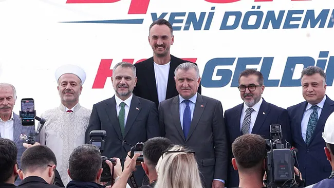bakan-osman-askin-bak-avrupadaki-en-modern-stadyumlar-turkiyede-1790254197493.jpg