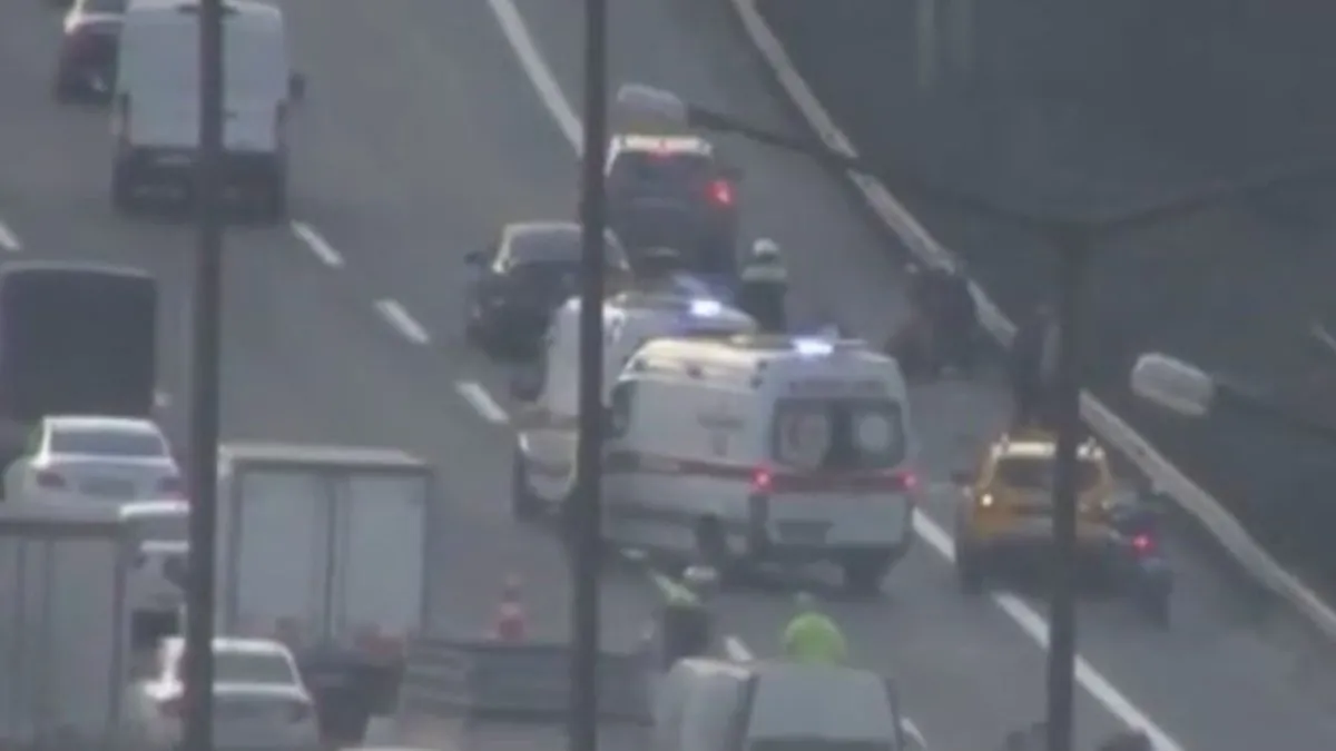 Emniyet şeridindeki araca hızla çarpan motosikletli hayatını kaybetti