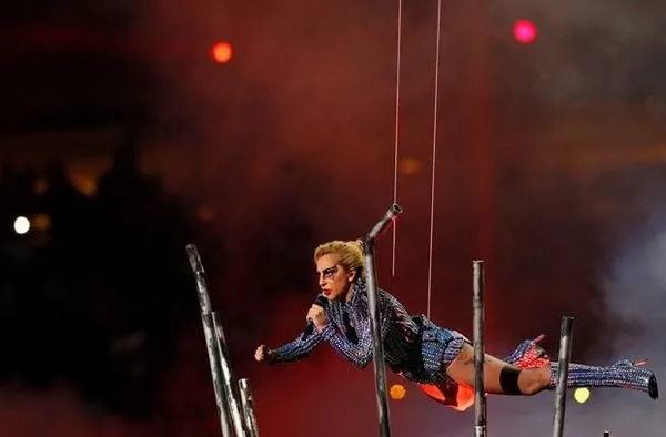 Lady Gaga, Super Bowl'a damgasını vurdu!