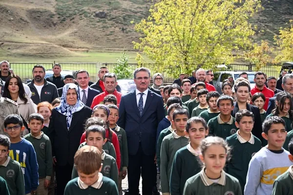 afyonkarahisarli-sehidin-ismi-kutuphanede-yasatilacak-ogrencilere-ise-kislik-kiyafet-hediye-edildi-1791970300142.jpg