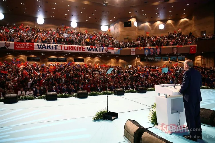 Haliç Kongre Merkezi’nde düzenlenen AK Parti Aday Tanıtım Programı’ndan yansıyan kareler