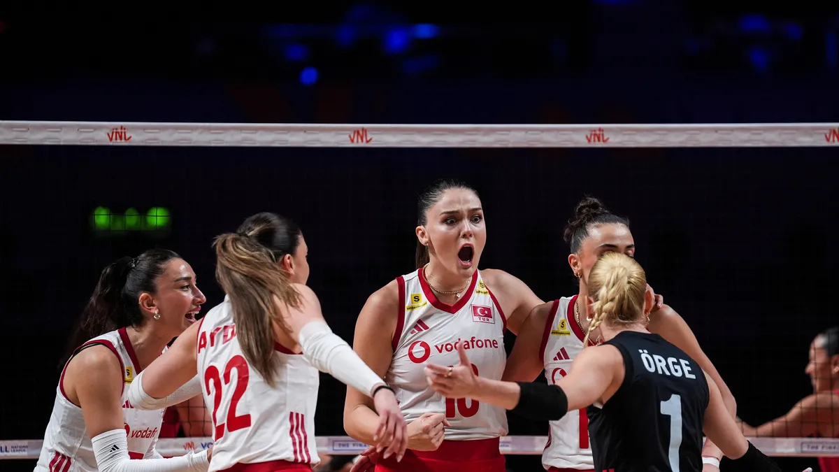 Son dakika haberi: Filenin Sultanları, VNL’de yarı finalde! Türkiye, Kanada’yı devirdi… haber görseli