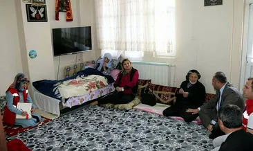 Vali Toprak’ın eşinden yaşlılara ziyaret