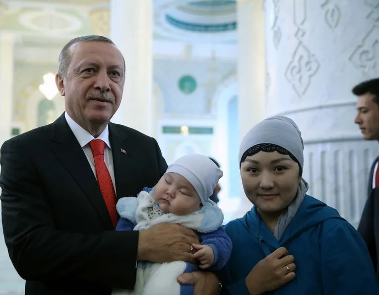 Cumhurbaşkanı Erdoğan, Orta Asya’nın en büyük camisini ziyaret etti