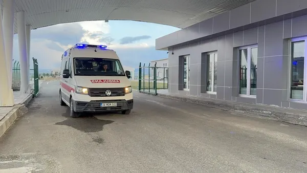 agrida-ambulans-ucak-20-yasindaki-asker-ve-3-aylik-bebek-icin-havalandi-1744397786758.jpg