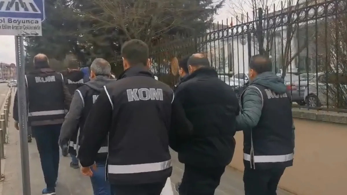 Düzce’de yakayı ele verdiler: Tapuda milyonluk vurgun! Düzce’de yakayı ele verdiler: Tapuda milyonluk vurgun!