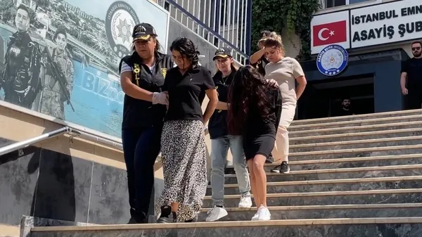 eve-giren-hirsizlar-3-istiklal-madalyasini-caldi-1725867232835.jpg