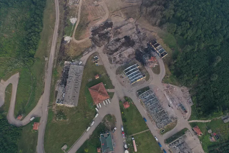 Son dakika! Sakarya'daki fabrika görüntüleri patlamanın şiddetini ortaya çıkardı!