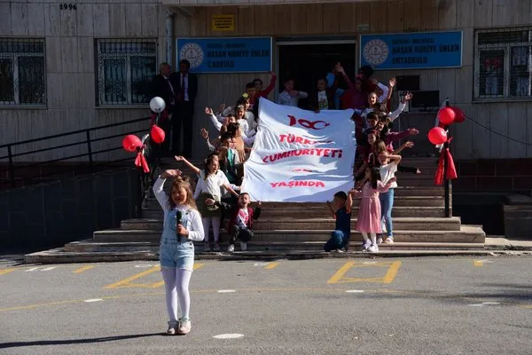 kayseride-cumhuriyet-coskusu-1698574096785.jpg