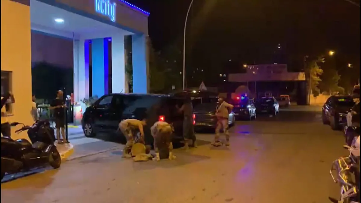 Esenyurt’ta silahlı çatışma: Ölü ve yaralılar var Esenyurt’ta silahlı çatışma: Ölü ve yaralılar var