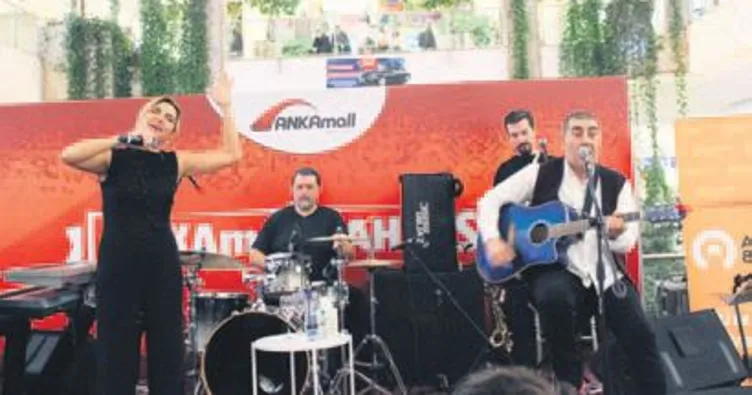 Eda-Metin Özülkü konseri beğenildi