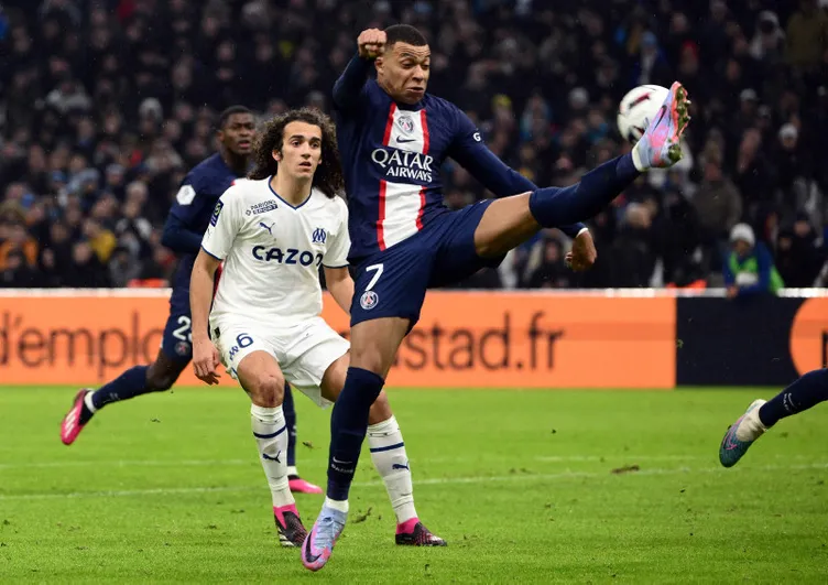 Son dakika Galatasaray transfer haberi: Cimbom'dan tarihe geçecek transfer! Böyle duyuruldu...