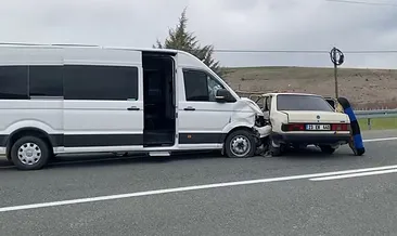 Elazığ'da feci kaza! Minibüs ile otomobil çarpıştı: 4 yaralı #elazig