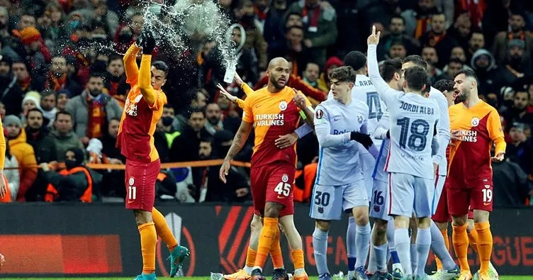 Son dakika: Barcelonalı futbolcular Galatasaray tribünlerini çıldırttı! Son saniyelerde Nef Stadyumu’nu karıştıran hareket…