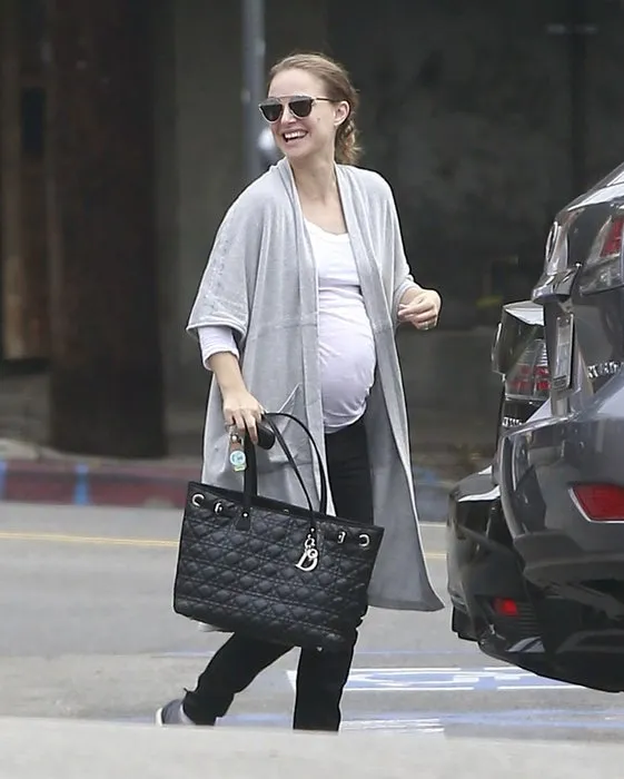 Natalie Portman sonunda hamilelik gerçeğini gözler önüne serdi