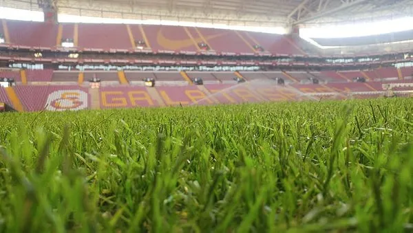 Galatasaray hibrit çime geçti