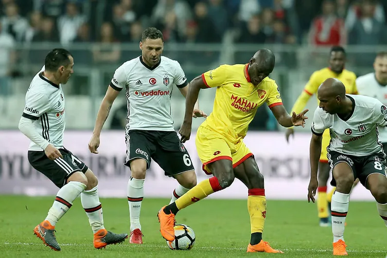 Demba Ba'ya tribünlerden büyük tepki!