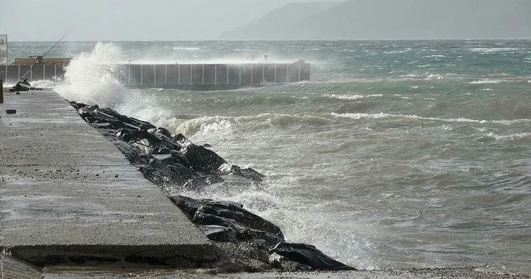 Güney Marmara’da feribot seferlerine fırtına engeli